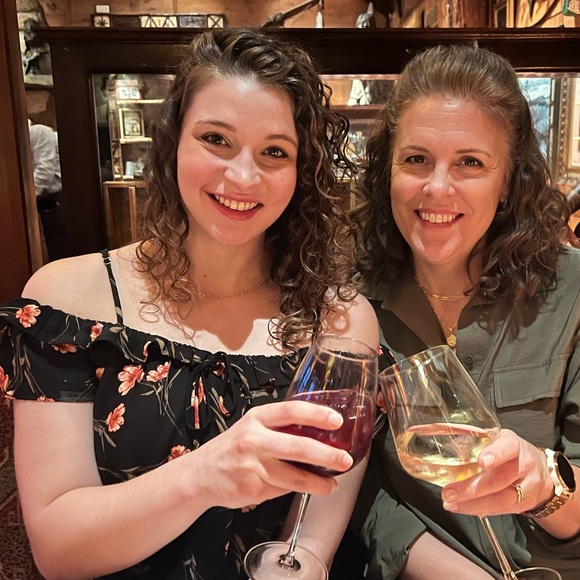 Meet your Posher, Carissa - Picture 4 of 5